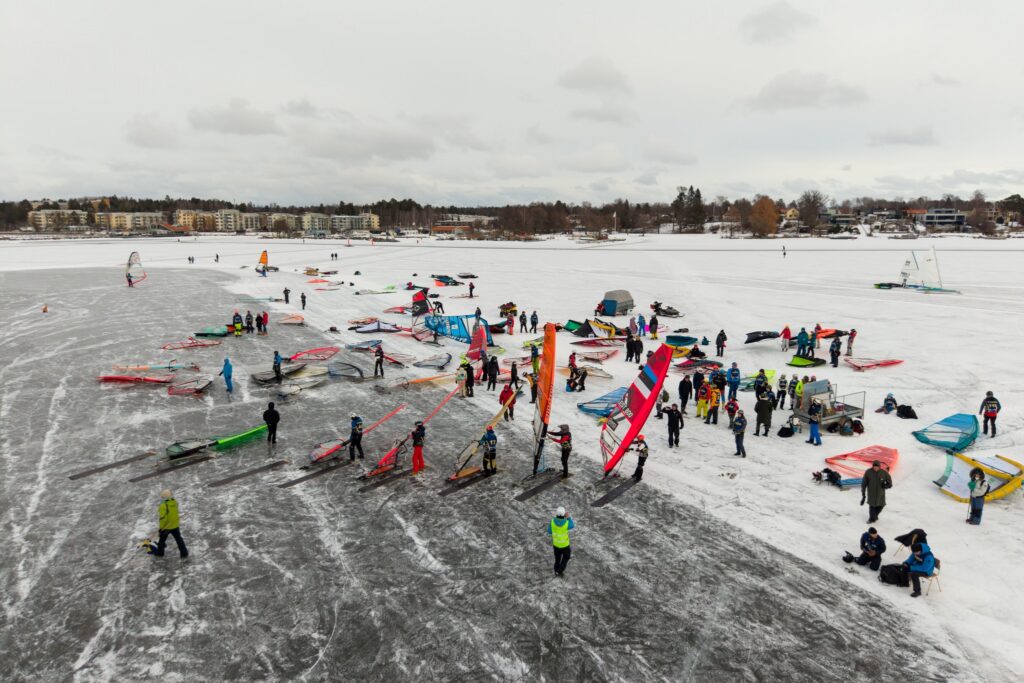 Sledas and Wings in STS area. 